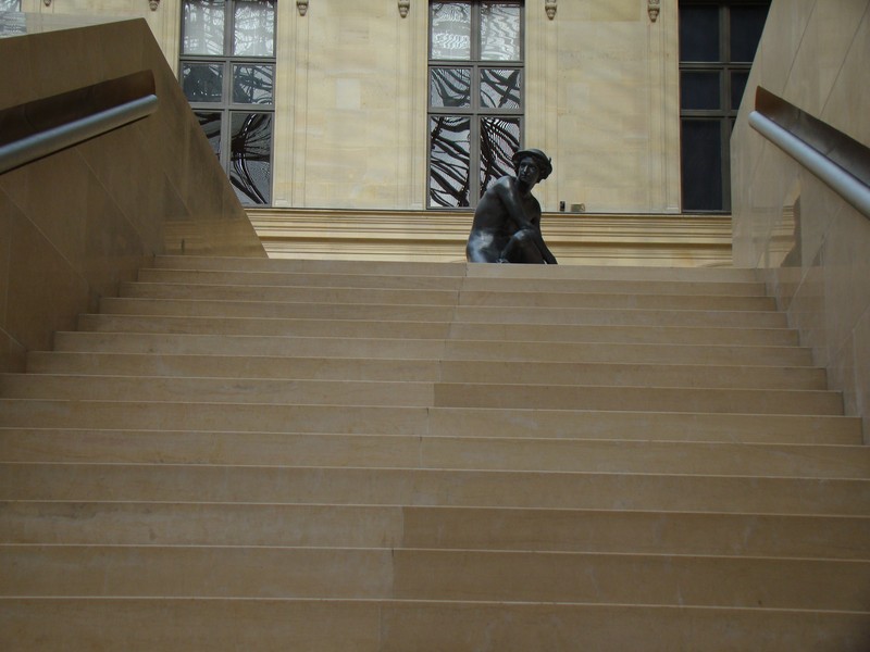 Musée du louvre Paris France Statue en bronze Mercure attachant ses talonnières
