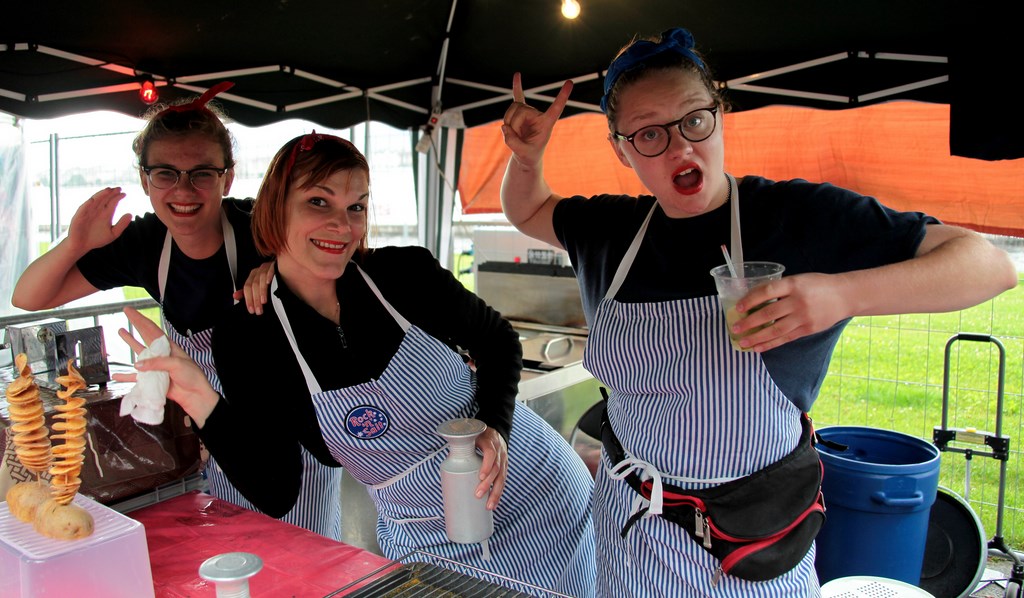 Rock'n Salt Serveuses qui dansent durant Lake Parade Geneve Suisse