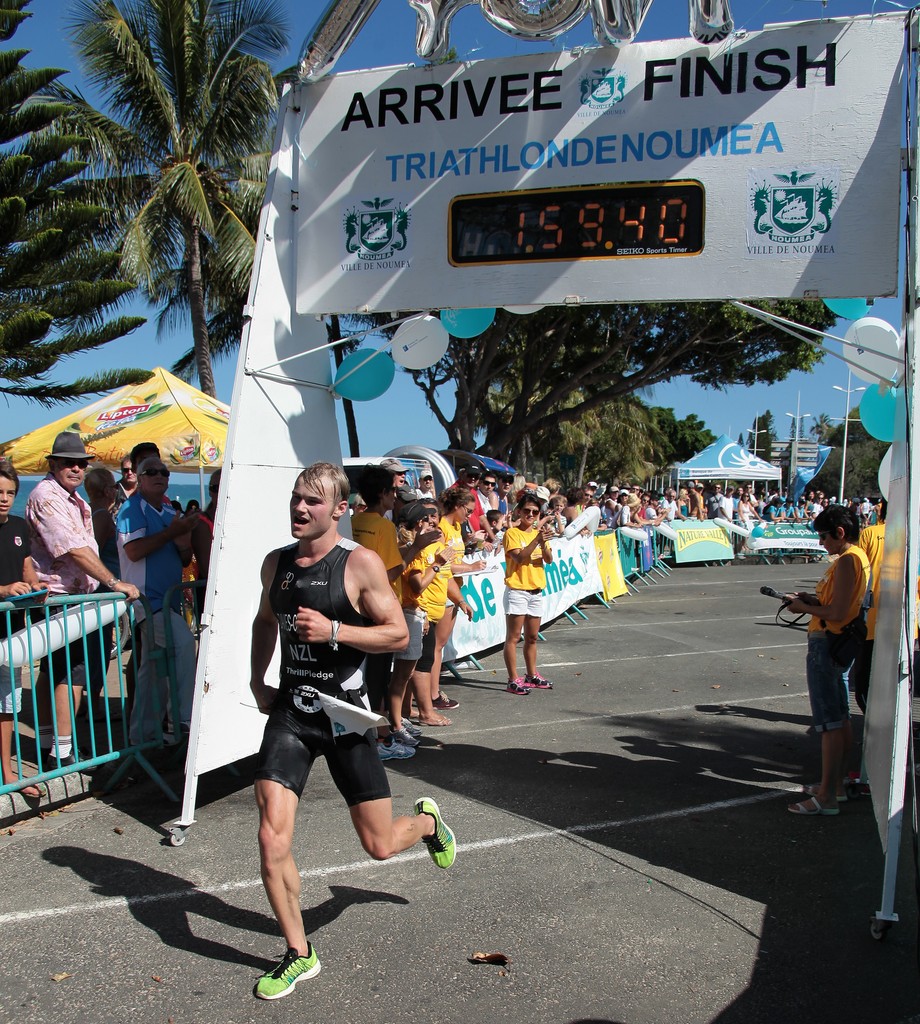Davies-Campbell Finish line Triathlon International Nouma 2014