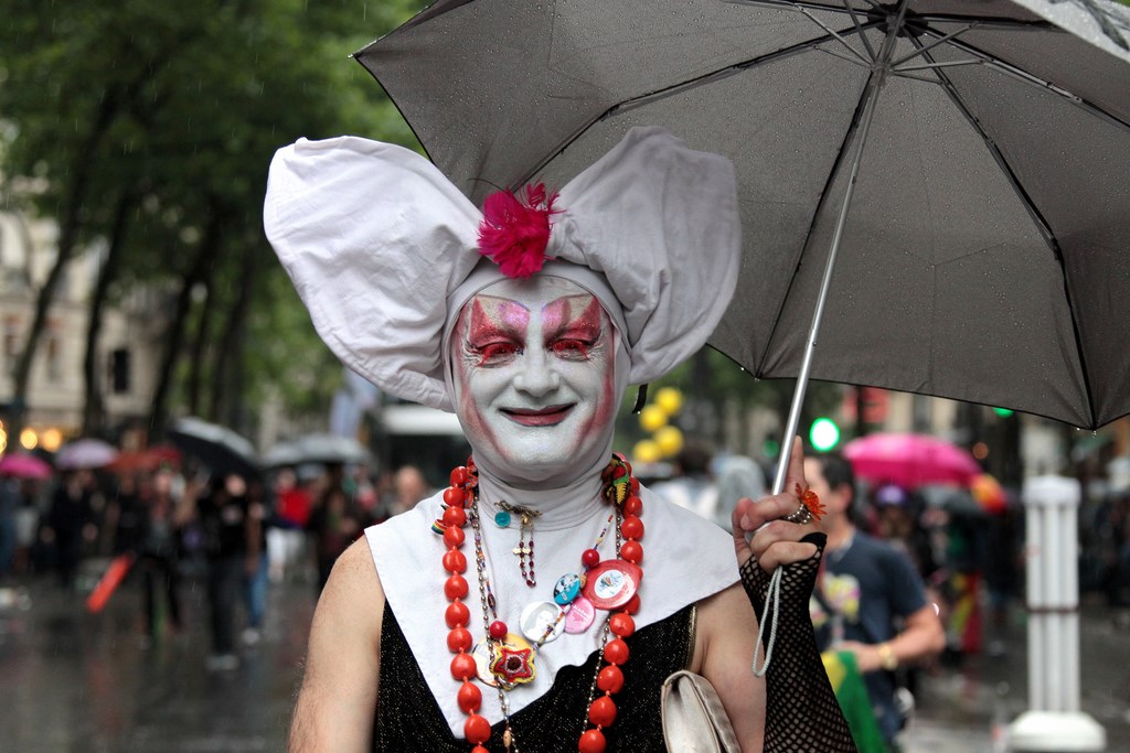 Bonne soeur psychedelique Gay Pride Paris 2014 fiertés lesbiennes gaies bi trans homophobie homosexuel