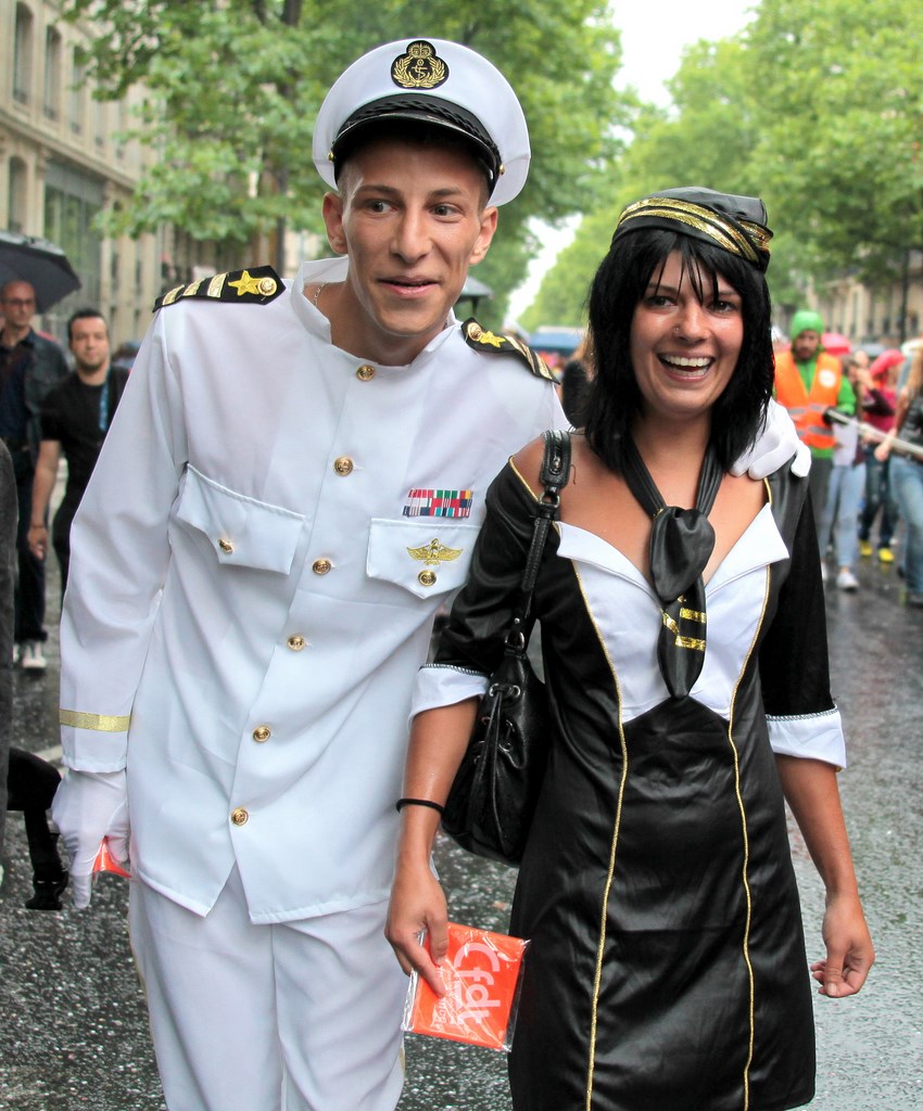 Costume marinette sexy militaire Gay Pride Paris 2014 fiertés lesbiennes gaies bi trans homophobie homosexuel