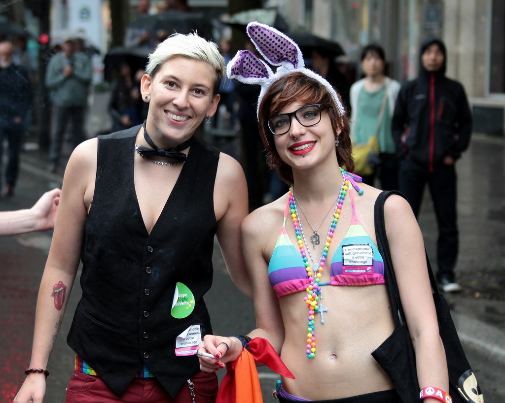 Maillot bain sexy lesbienne Gay Pride Paris 2014