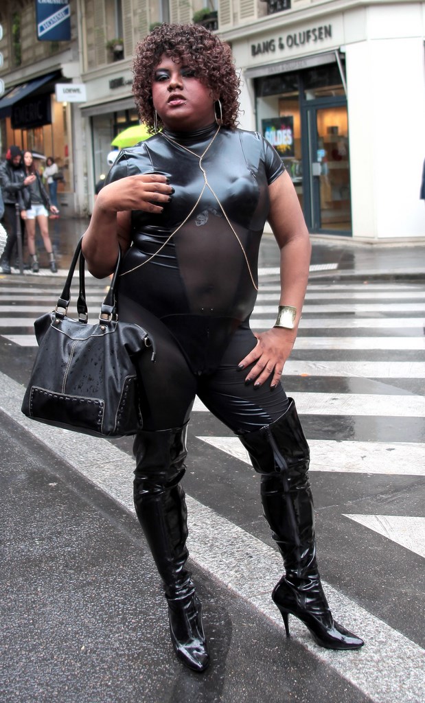 Transexuel cuir noir moulant latex Gay Pride Paris 2014 fiertés lesbiennes gaies bi homophobie homosexuel