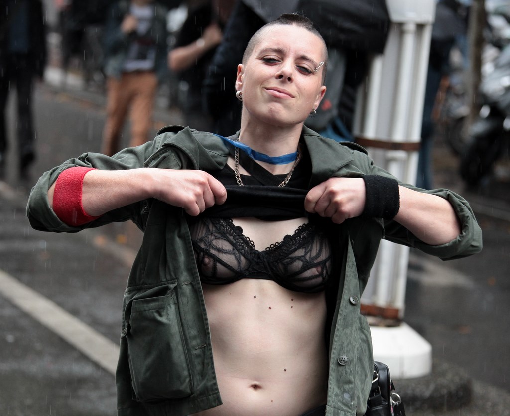 provocation lesbienne Gay Pride Paris 2014 fiertés gaies bi trans homophobie homosexuel