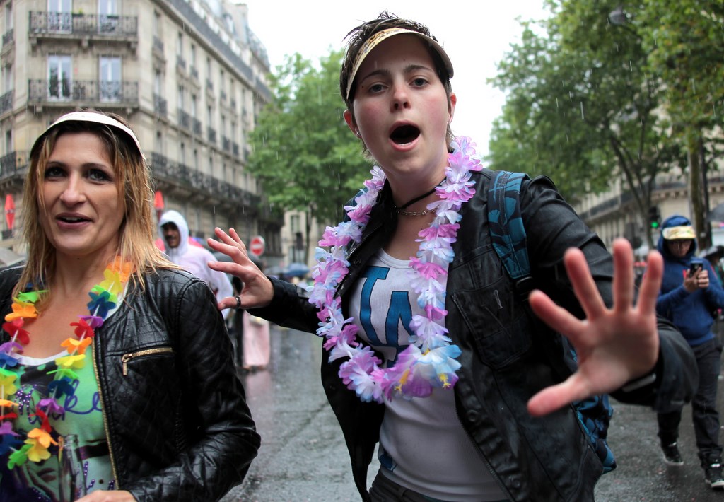 Lesbian fun Gay Pride Paris 2014 fiertés lesbiennes gaies bi trans homophobie homosexuel