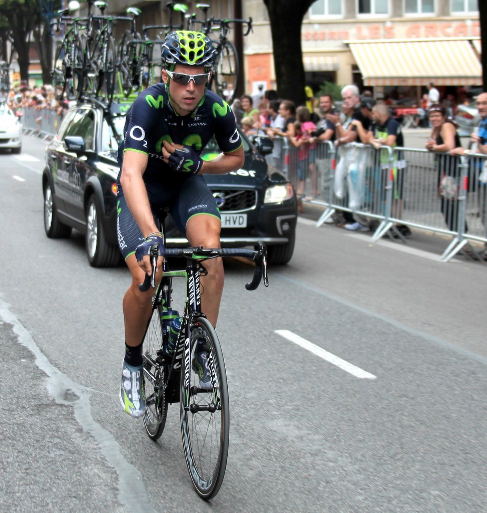 Cycliste équipe Movistar Tour de France grande boucle vélo