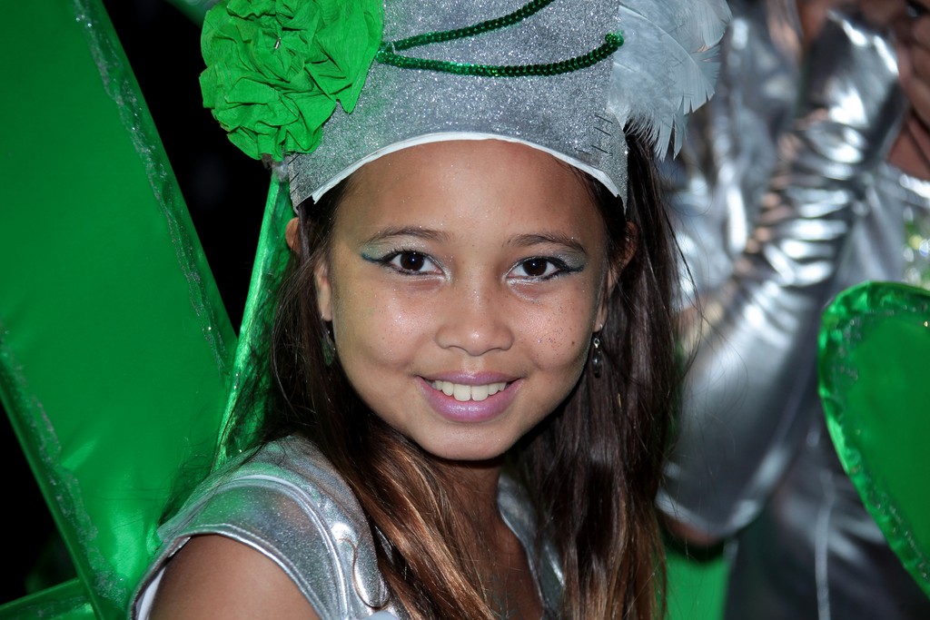 Jeune fille qui souri Carnaval de Nouméa 2015 Nouvelle-Calédonie
