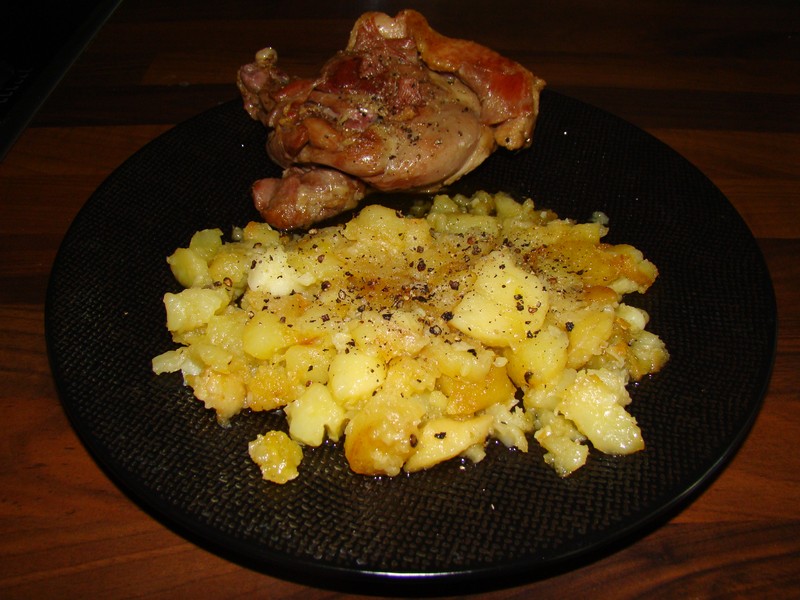 Magret de canard patates à l'ail recette facile assiete noire cuisson des viande french food receip cook like a chef garlic potatoes