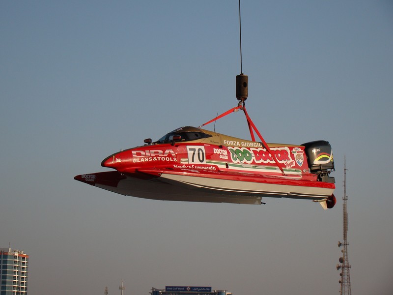 Crane lift F1 powerboat racing World Championship Abu Dhabi