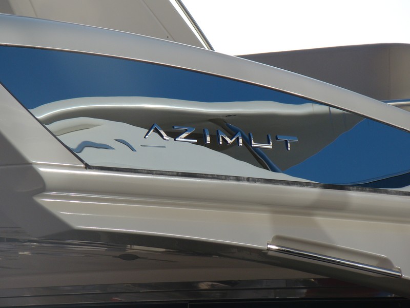 Boat show Dubai 2010 azimut logo yatch luxe