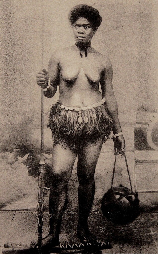 Photographie ancienne femme indigène Nouvelle-Calédonie chef tribu Ouebias