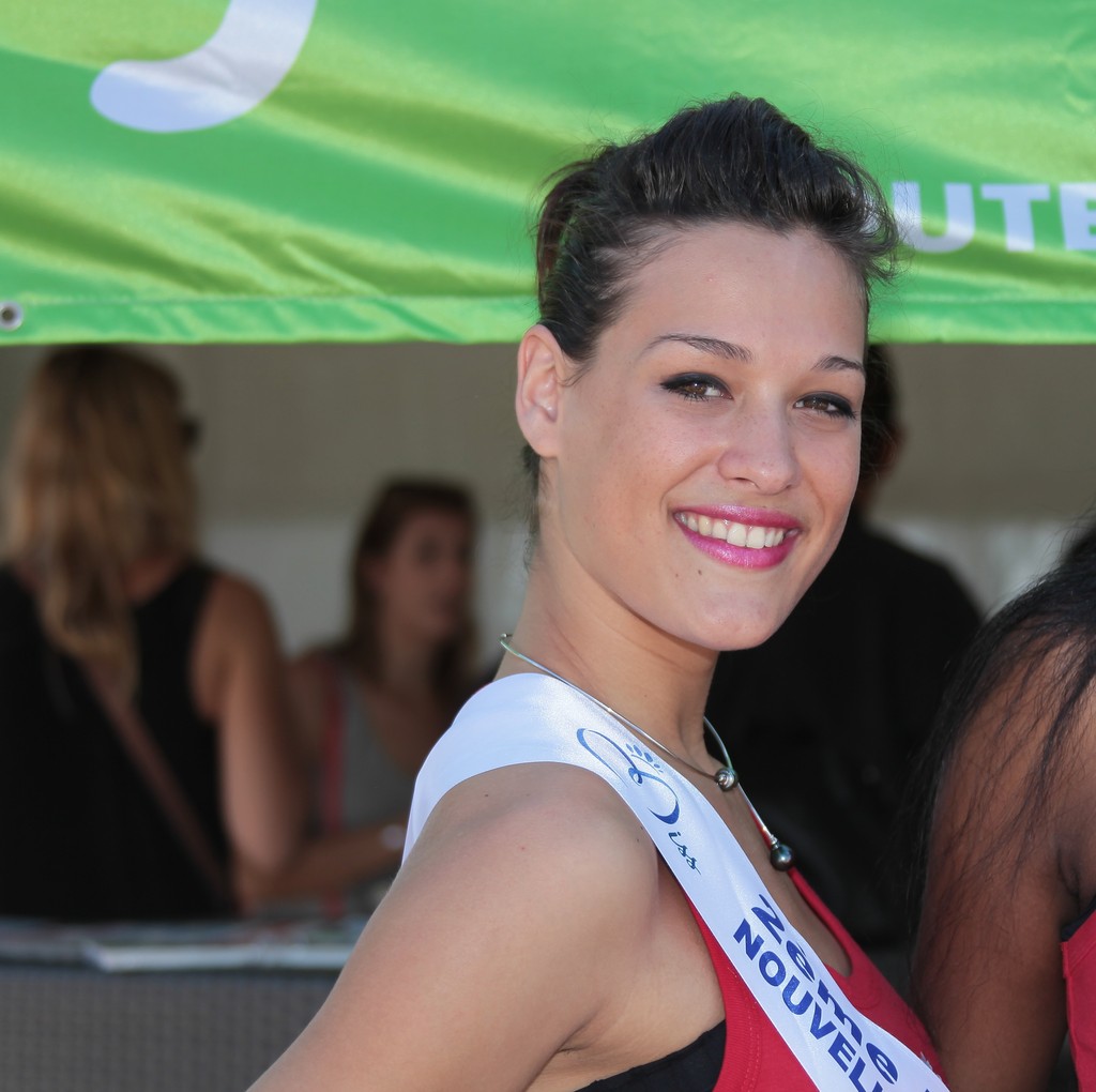 Francesca Kio jolie sourire belle jeune femme