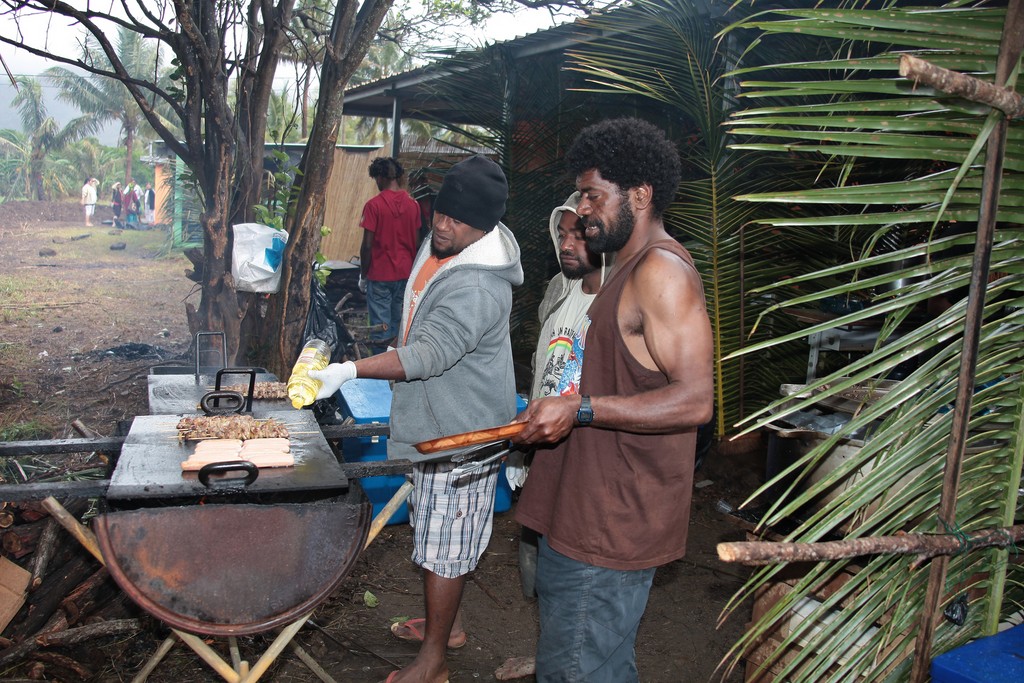Barbecue brochette cuisson kanak Foire de Thio 2013 Nouvelle-Calédonie