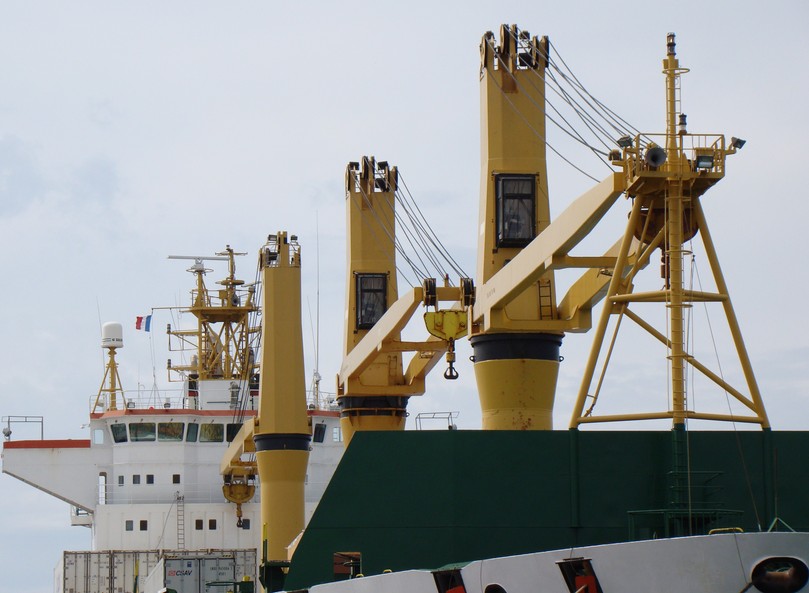 Mats de chargement sur vraquier Port de la Seyene sur Mer Département du Var France