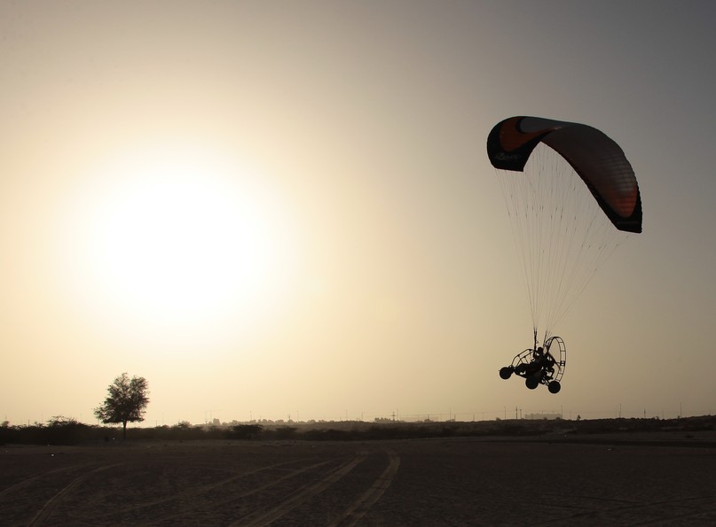 fly in trike Uae Ras al Khaimah sundown over the dune united arab emirate glider and solo fly
