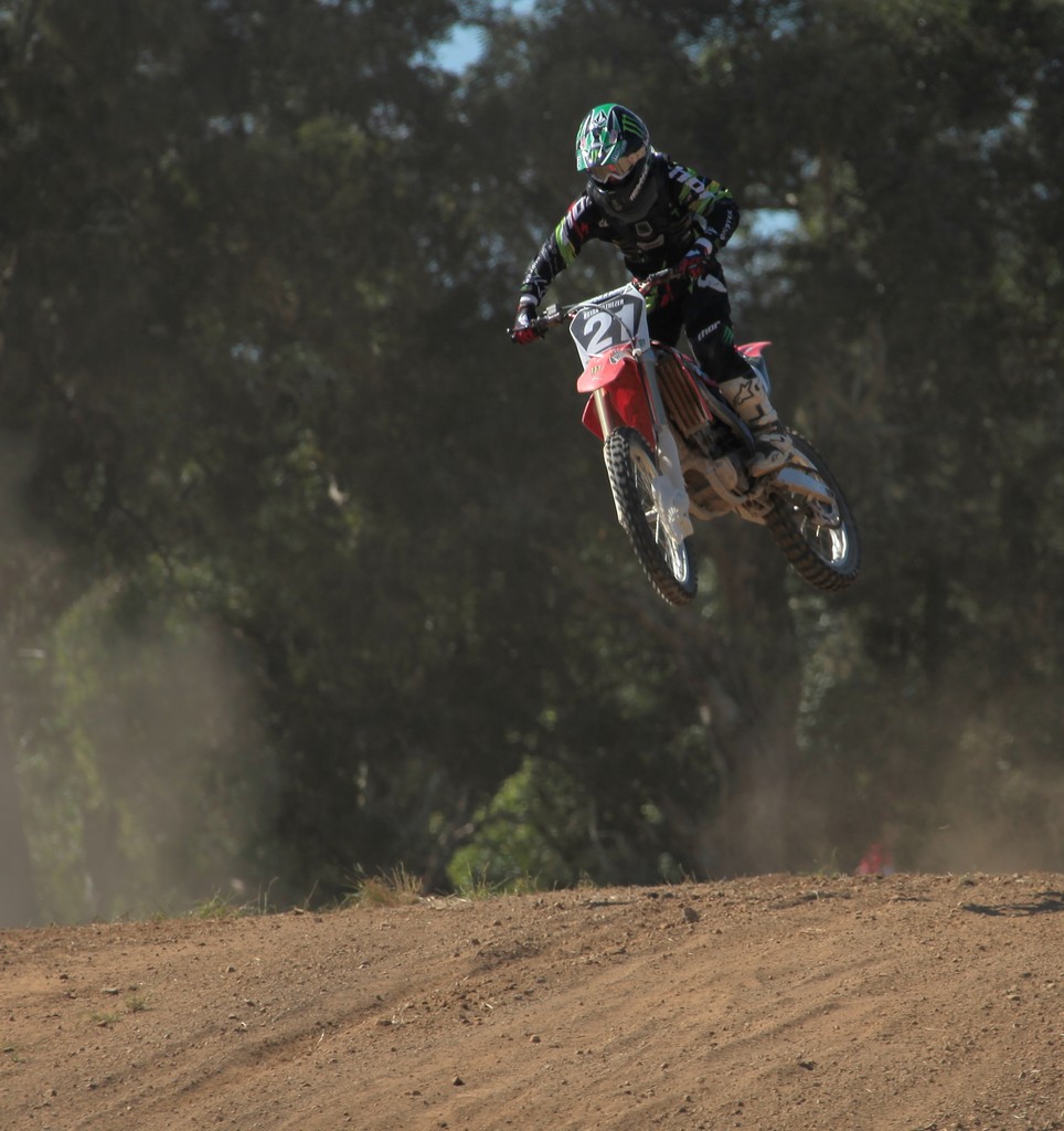 Motocross Pilote technique de saut réception terre Photographie Sportive Nouvelle-Calédonie