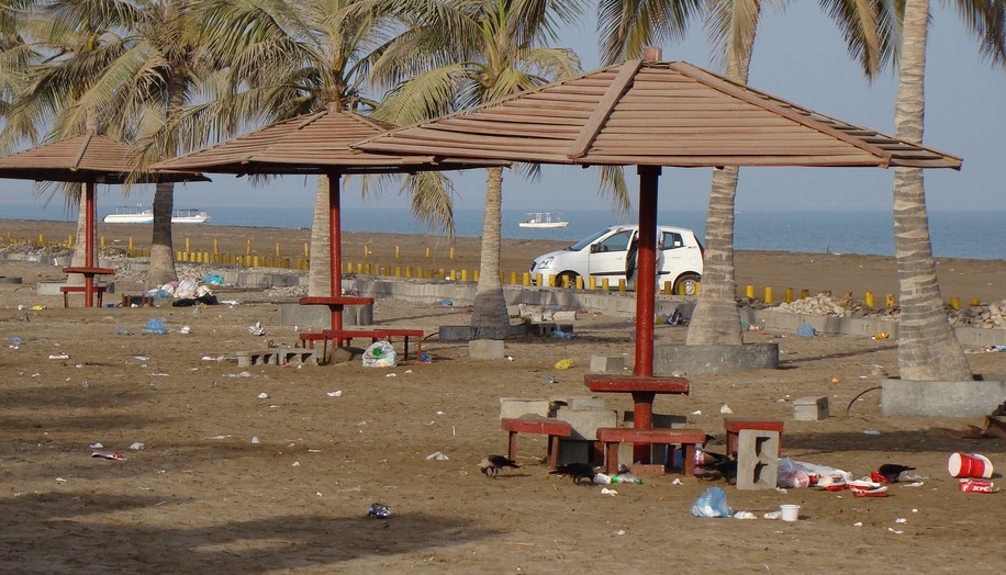 Aire de pique nique Daymaniyat Oman polution humaines