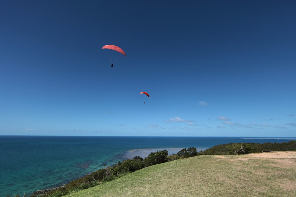 Site parapente Ouen Toro ciel bleu Nouméa Nouvelle-Calédonie