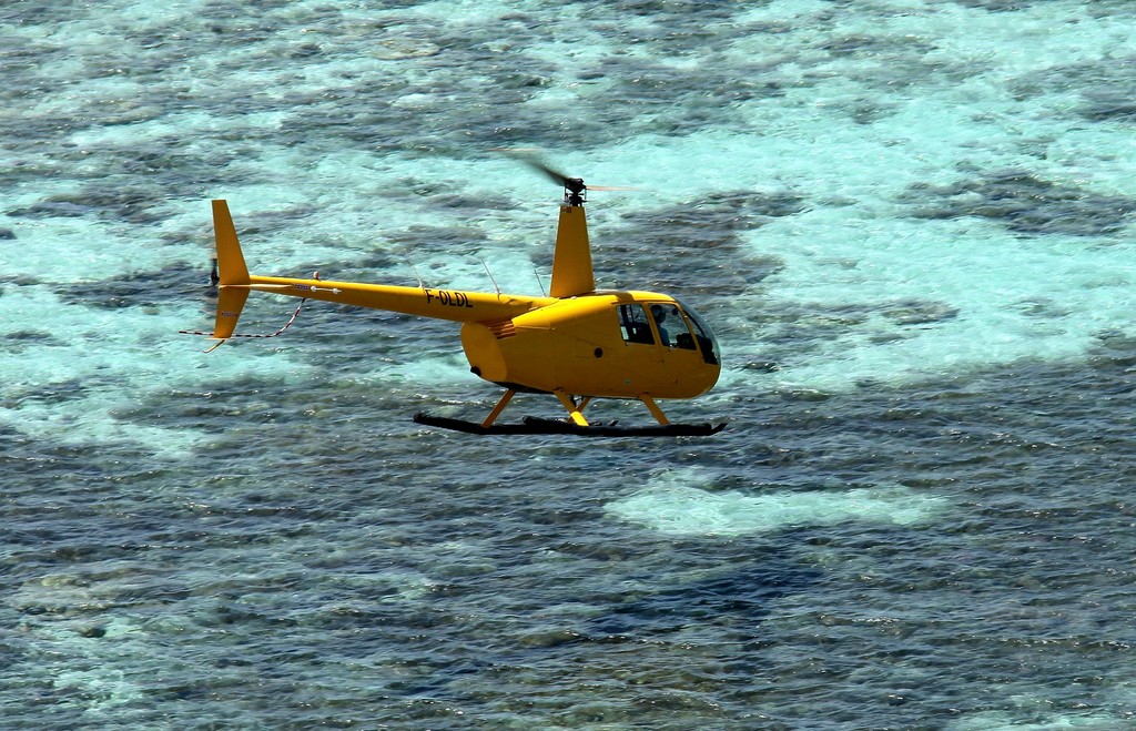 F-OLDL Robinson R44 Lagon Nouvelle-Calédonie helicopter New Caledonia yellow tail Helitec Helisud