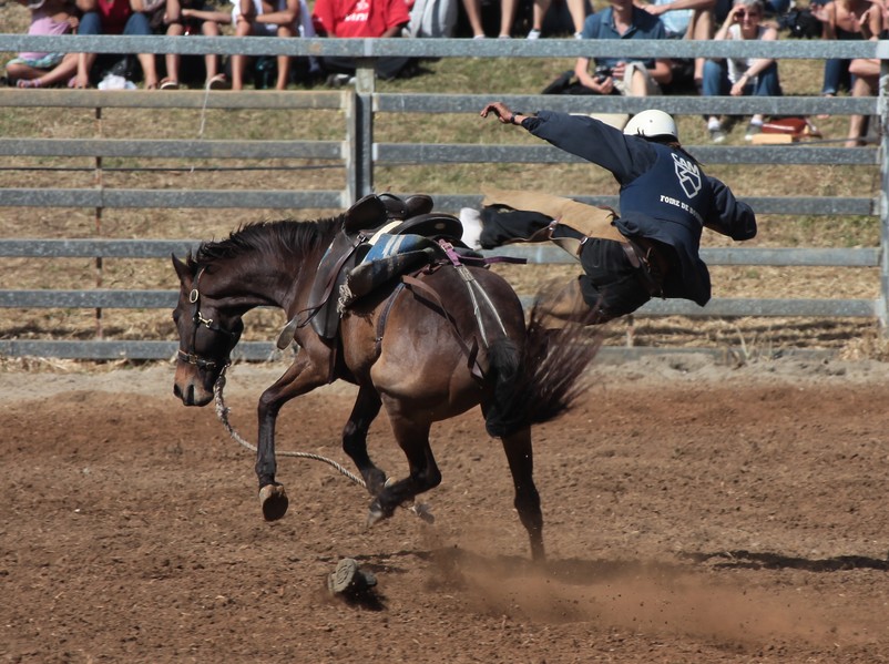 Rodéo chute à cheval Foire de Bourail 2012 Nouvelle-Calédonie
