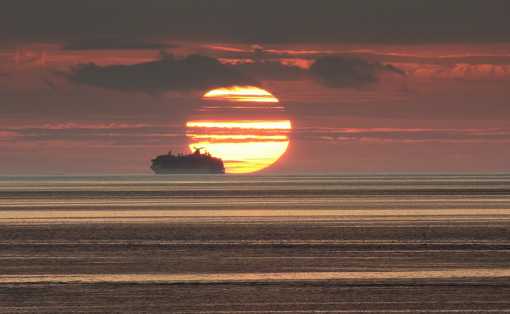 Sundown Poe Beach New Caledonia tourism cruise ship picture