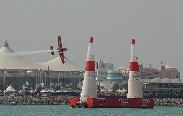 Red bull air race Abu Dhabi United Arab Emirats plane sky competition contest show