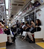 Passagers du métro Tokyo ligne ferroviaire Japon