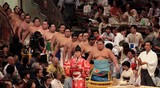 Cérémonie de présentation 幕の内 rikishi Sumo Tokyo Japon