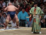 gyōji 行司 arbitre sumo professionnel Japon Tokyo referee professional sumo wrestling Japan