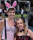 Jolie nana en costume avec oreilles de lapin Lake Parade Geneve Suisse