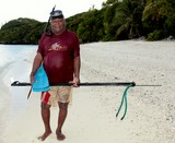 Chasseur sous-marin tribu pêche vivrière Baie du Santal Lifou îles Loyauté Nouvelle-Calédonie
