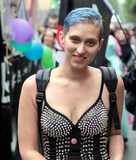 bustier a clous pour femme Gay Pride Paris 2014 fiertés lesbiennes gaies bi trans homophobie homosexuel