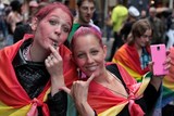 Alors heureuse Gay Pride Paris 2014 fiertés lesbiennes gaies bi trans homophobie homosexuel