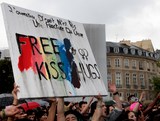 Free kiss hugs Gay pride 2014 Paris affiche slogan