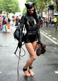 Catwoman costume latex noir Gay Pride Paris 2014 fiertés lesbiennes gaies bi trans homophobie homosexuel