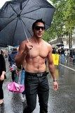 Homme lunettes Gay Pride Paris 2014 fiertés lesbiennes gaies bi trans homophobie homosexuel