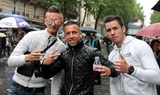 Groupe jeune homme Gay Pride Paris 2014 fiertés lesbiennes gaies bi trans homophobie homosexuel