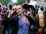 Charmante jeune femme Gay Pride Paris 2014 fiertés lesbiennes gaies bi trans homophobie homosexuel