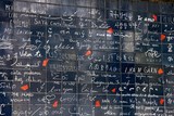 Oeuvre de Frédéric Baron déclarations d’amour dans toutes les langues Mur des Je t'aime Paris France