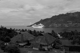 boat in cook bay french polynesia croisière en polynésie ile de moorea escale bateau luxe soleil des iles