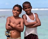 Petits garcons qui souris Fidji litlle boy smilling lagoon beach Fiji islands