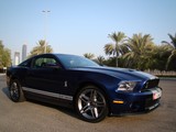 Carroserie bleue jante large logo serpent cobra Ford mustang Shelby GT500 Abu Dhabi Emirats Arabes Unis