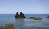 poule couveuse de hiengène village nouvelle-calédonie paysage de vacances