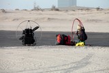 paramotor ras al khaimah uae engines fly in the emirates volez aux Emirats paramoteur dans le desert sable et mecanique