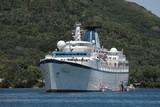 Navire de croisière Princess Danae Baie de Cook île Moorea Polynésie française tour du monde