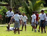 cours de recreation ecole fidji rugby jeux d'enfants rugby playground school fiji education 