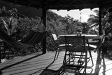 deck fare poolynesien hamac table chaise moore tahiti polynesie francaise noir et blanc french polynesia 