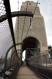 Harbour Bridge pont en arc métallique voie piétonne et barbelé Ville de Sydney Australie