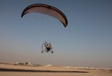 trike paramotor Ras al Khaimha UAE sand country hot temp paramoteur trike dans le desert passage bas au dessus du sable 