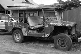 jeep pour pieces 450000 franc pacifique rouille pneu moorea polynesie francaise vielle guimbarde